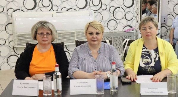 Специалисты агрохимпрома Китая участвовали в семинаре по защите озимой пшеницы в Новоалександровском районе Ставропольского края